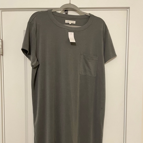 Lou & Grey Dresses & Skirts - Lou and Grey T Shirt Dress